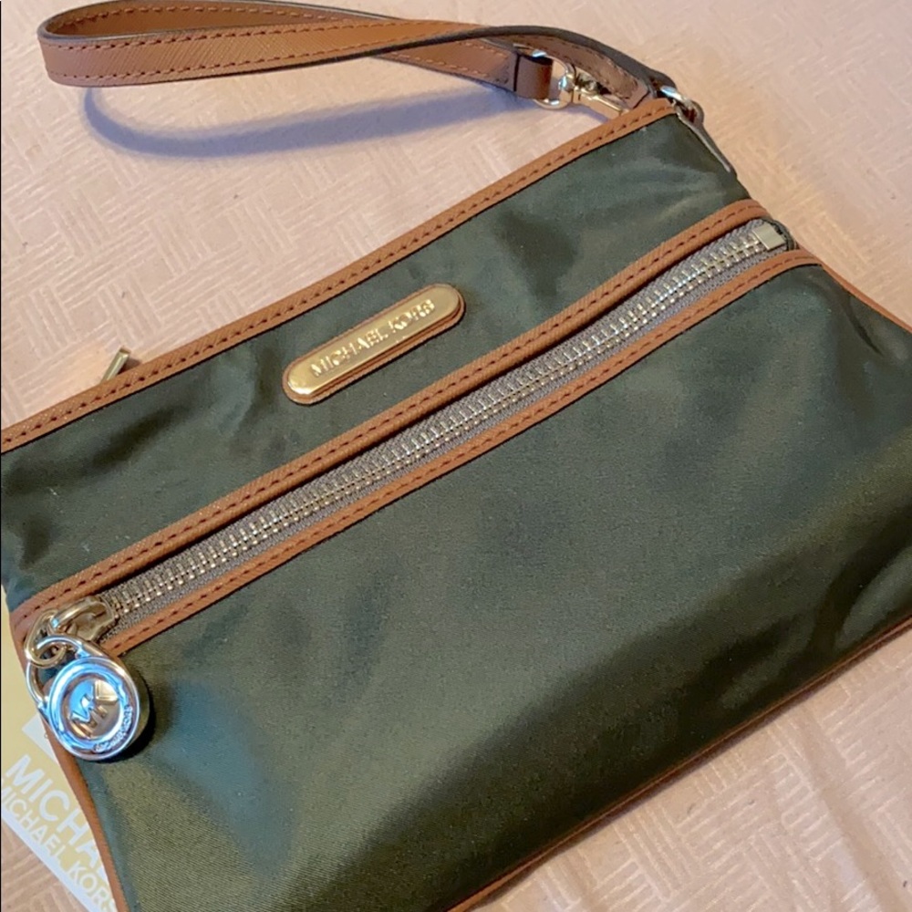 Michael Kors Kempton Wristlet NEW